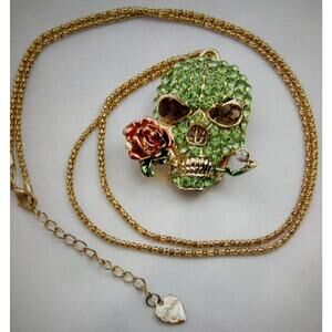 Betsey Johnson Green Rhinestone Skull With Rose In Teeth Necklace